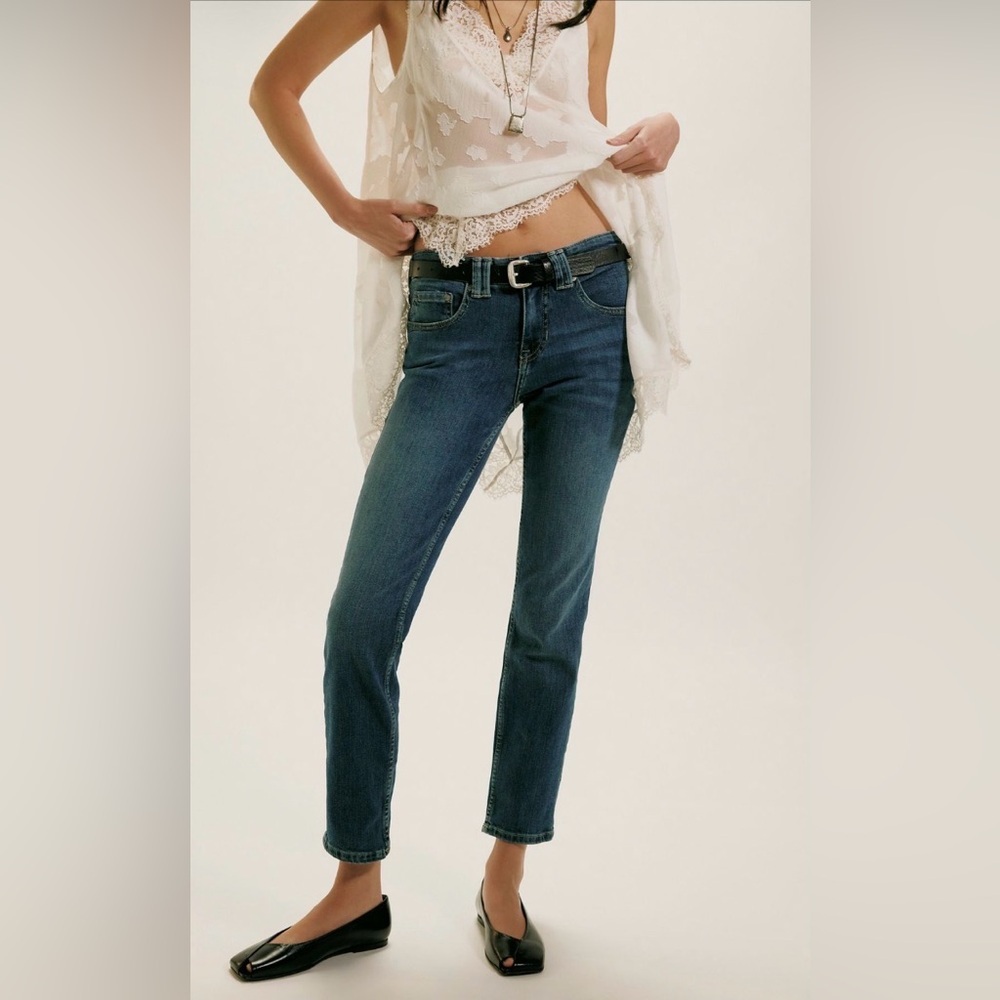 Oracle low-rise slim straight jeans‎ NWOT skys the limit